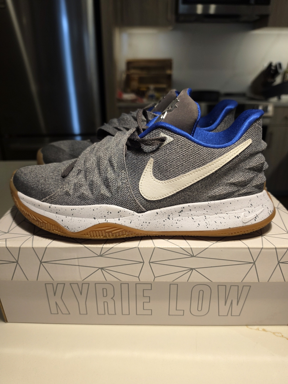 Nike Kyrie Low Grey - Size 9